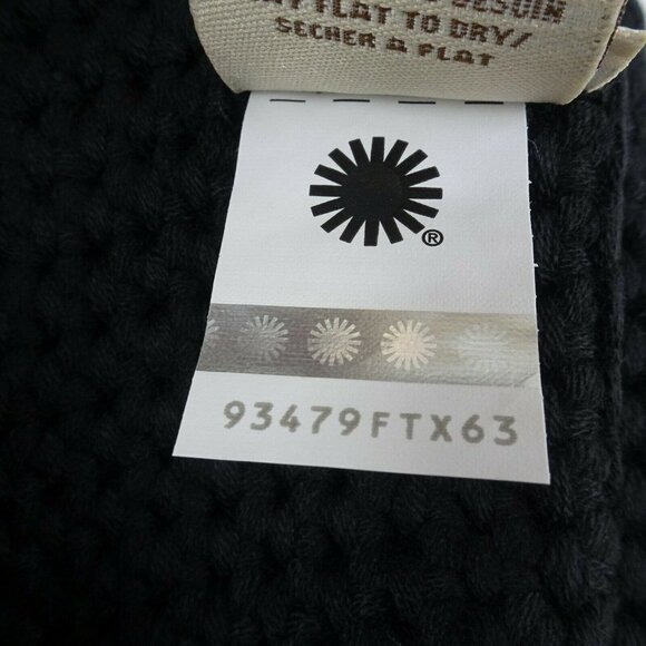 New UGG Pom Pom Knit Beanie Women's Men's Unisex Wool-Blend Logo OS Black - Picture 9 of 11